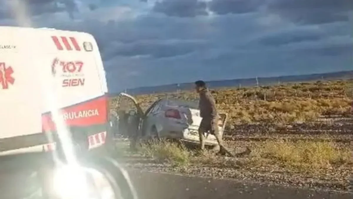 Ruta 22 colapsada tras violento choque entre dos vehículos cerca de Zapala