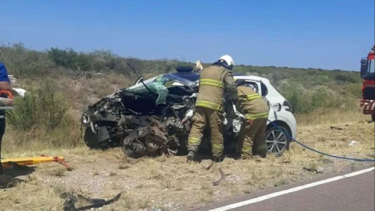 Accidente en Ruta 20: pareja internada tras choque con camión de YPF