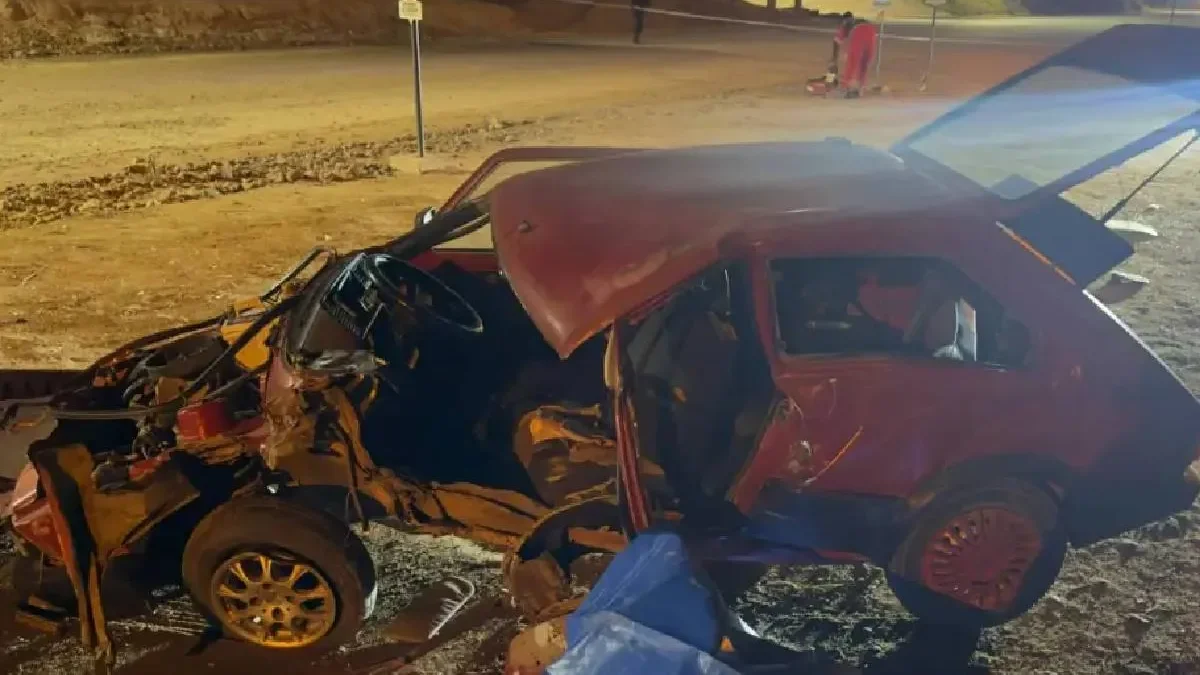 Accidente fatal en Rincón de los Sauces: un hombre pierde la vida tras chocar contra un poste
