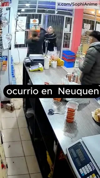 Brutal pelea en almacén de barrio tras reclamo por atención al cliente en Neuquén