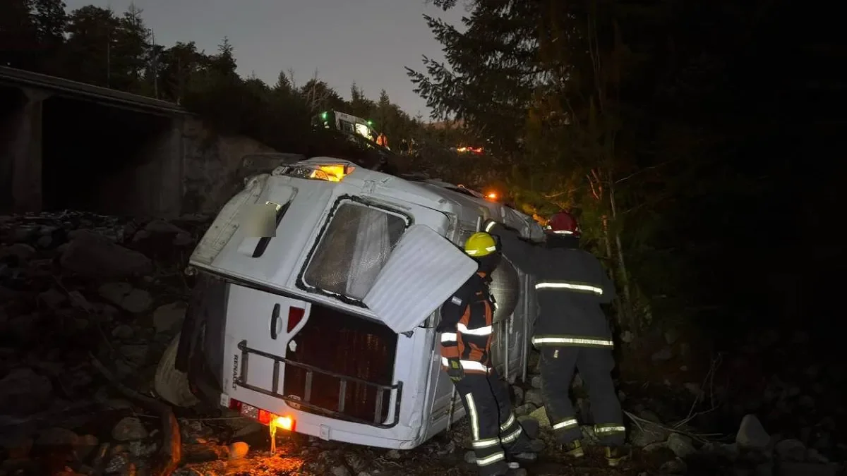 Cayó desde un puente en la Ruta 40: detalles del accidente y su estado actual