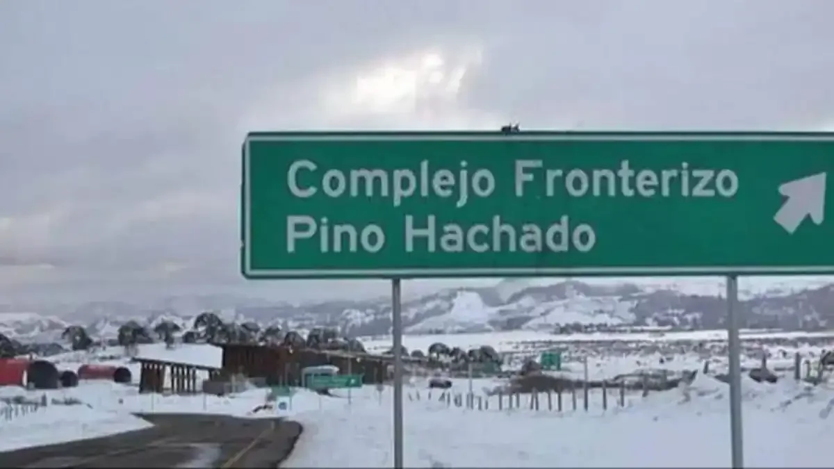 Cierre del paso Pino Hachado: condiciones climáticas extremas complican el tránsito hacia Chile