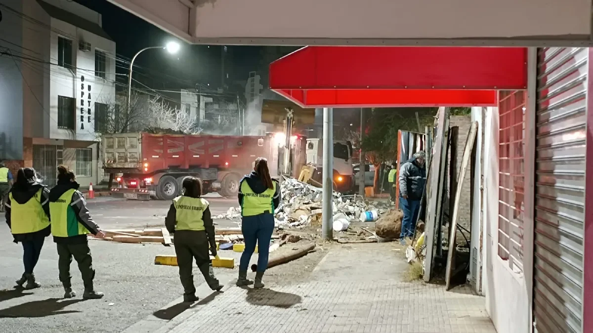 Descubren un aguantadero en Neuquén con cinco pisos llenos de basura y sorpresas