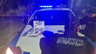 Detención en Plottier: joven sorprendido con 30 gramos de droga gracias a la labor de la policía canina