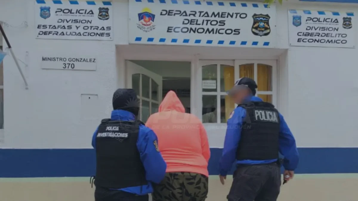 Detienen a estafador por fraudes con tarjetas y hallan drogas en su poder