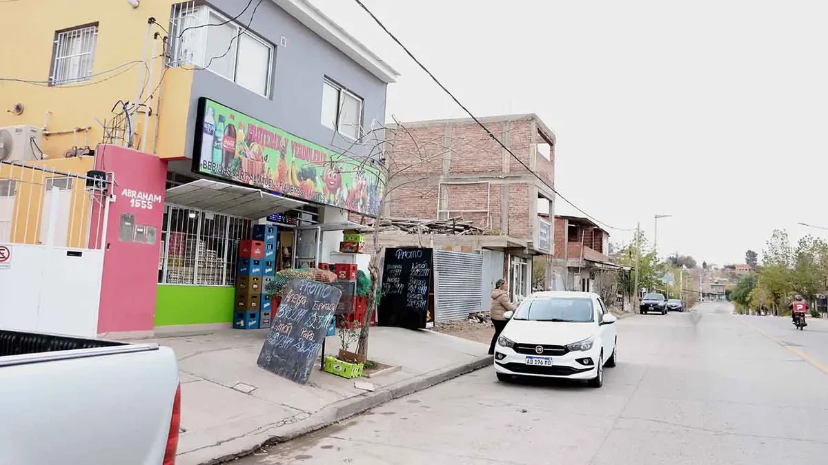 Dueños del almacén en Neuquén relatan los hechos tras la pelea violenta en su local