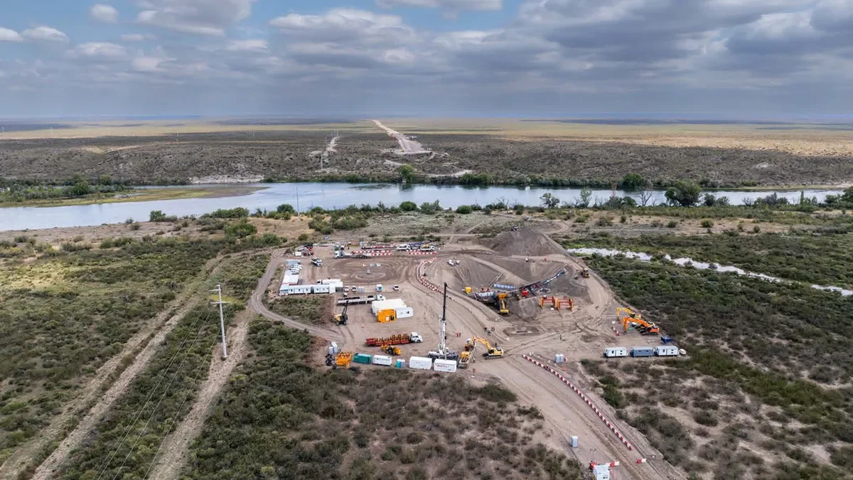 El ducto del VMOS alcanza un nuevo hito al cruzar el Río Negro