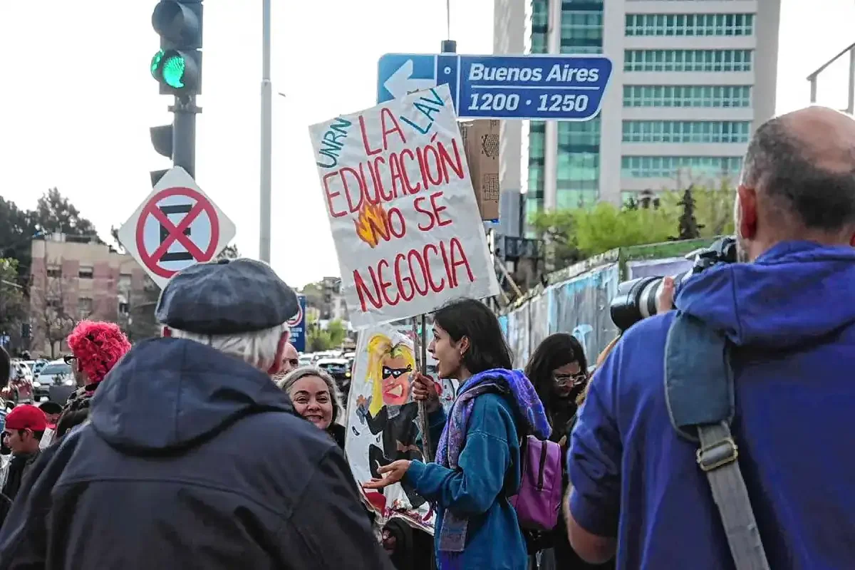Estudiantes de Neuquén se preparan para la marcha federal universitaria de hoy