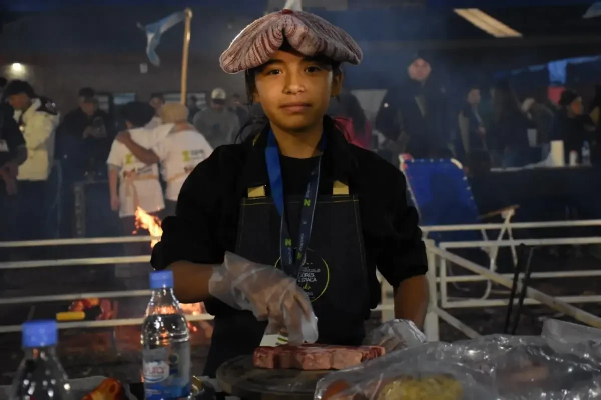 Fiesta del asado en Zapala: "asadores kids" deslumbran en la apertura del evento