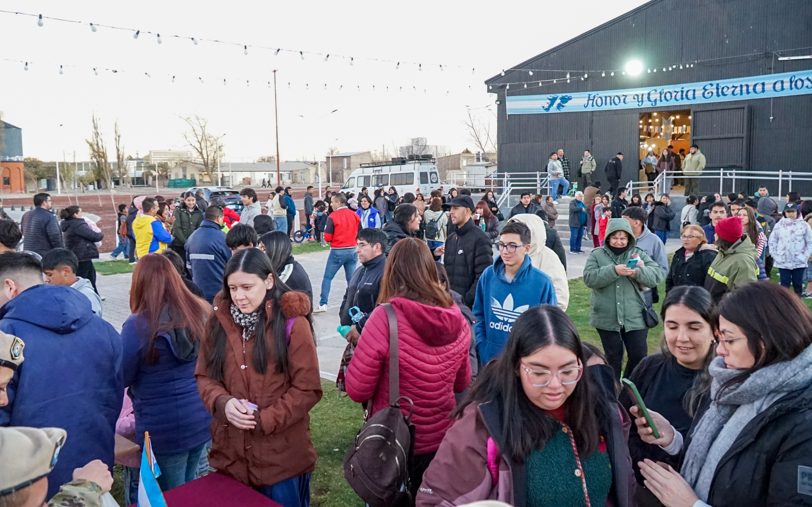 El Paseo La Estación se colmó de productos patrios y música en vivo por el Mes de Mayo