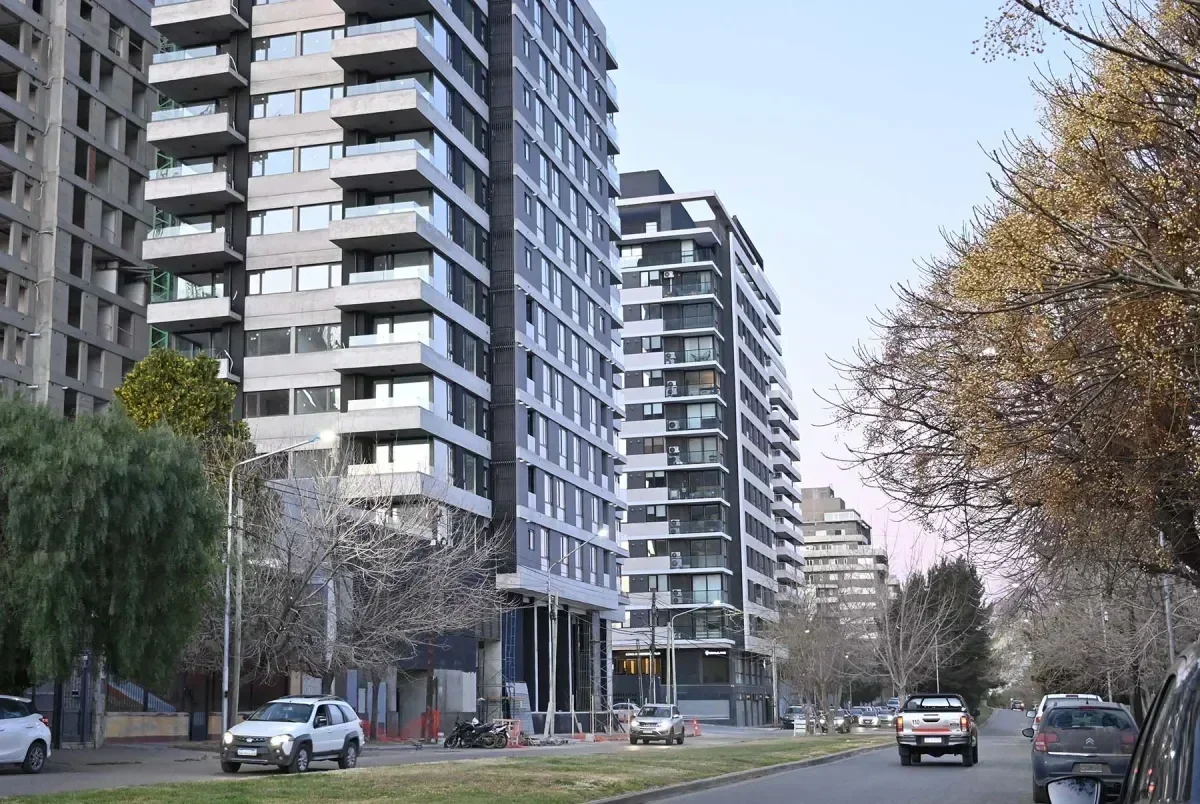 Inquilinos de Neuquén presionan por reformas en comisiones de alquiler ante crisis habitacional