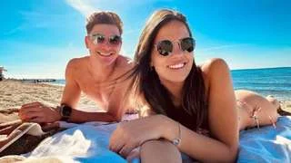 Julián Álvarez y Emilia Ferrero disfrutan de un descanso previo al Mundial 2026