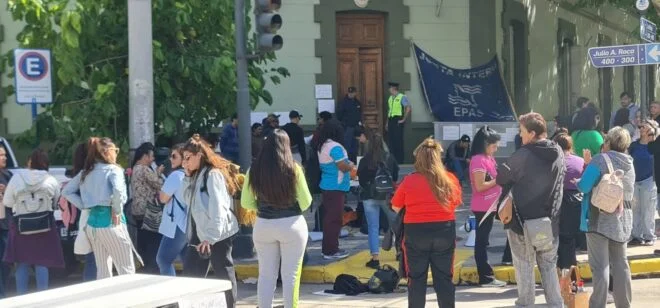 La lucha de profesionales y usuarios ante el ajuste de Figueroa en Neuquén