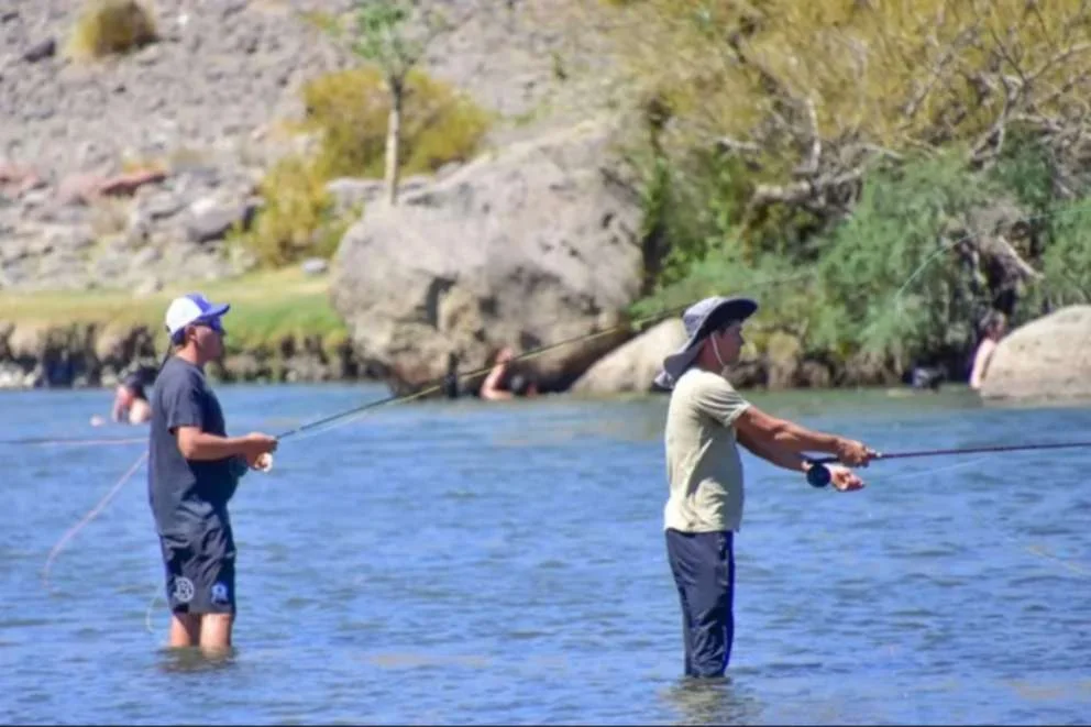 Loncopué ofrece clínica de pesca: capacitación y técnicas para aficionados