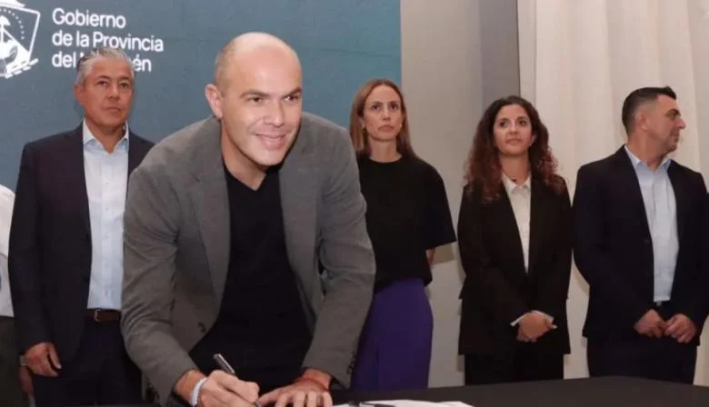 Más de $531 millones destinados a obras en Centenario por el Gobierno provincial