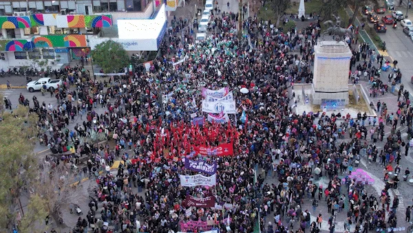 Masiva movilización en Neuquén por el Día de la No Violencia hacia las Mujeres