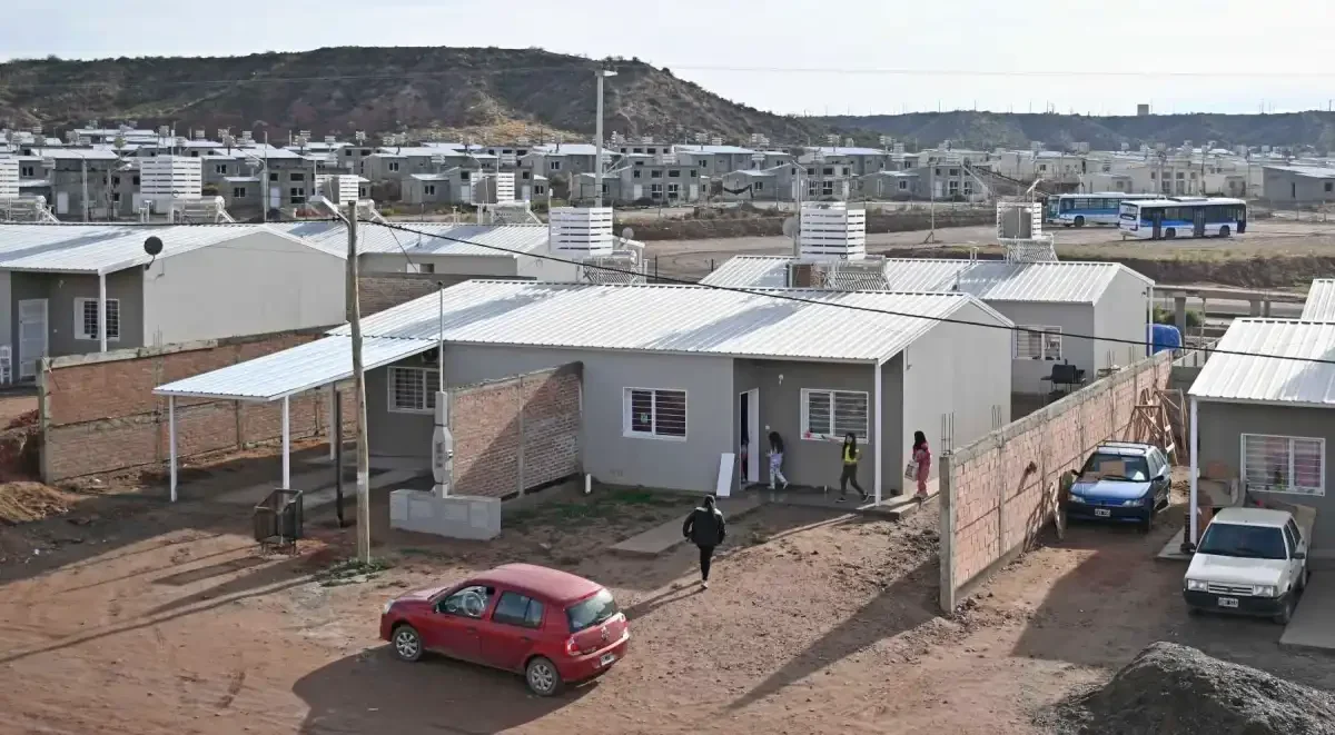 Neuquén avanza en la licitación para más de 100 viviendas en la provincia