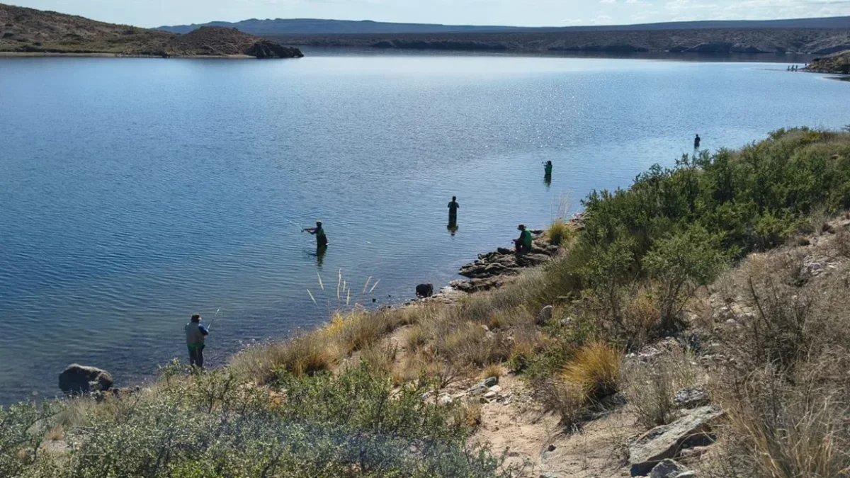 Neuquén impulsa la pesca deportiva con nuevos torneos y capacitaciones para aficionados