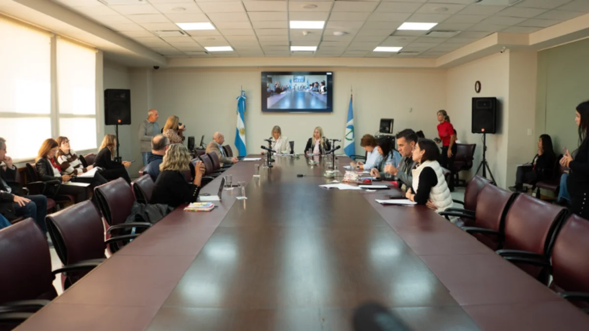 Neuquén recuerda a los referentes culturales Tranquilino Valenzuela y Laura Valdebenito