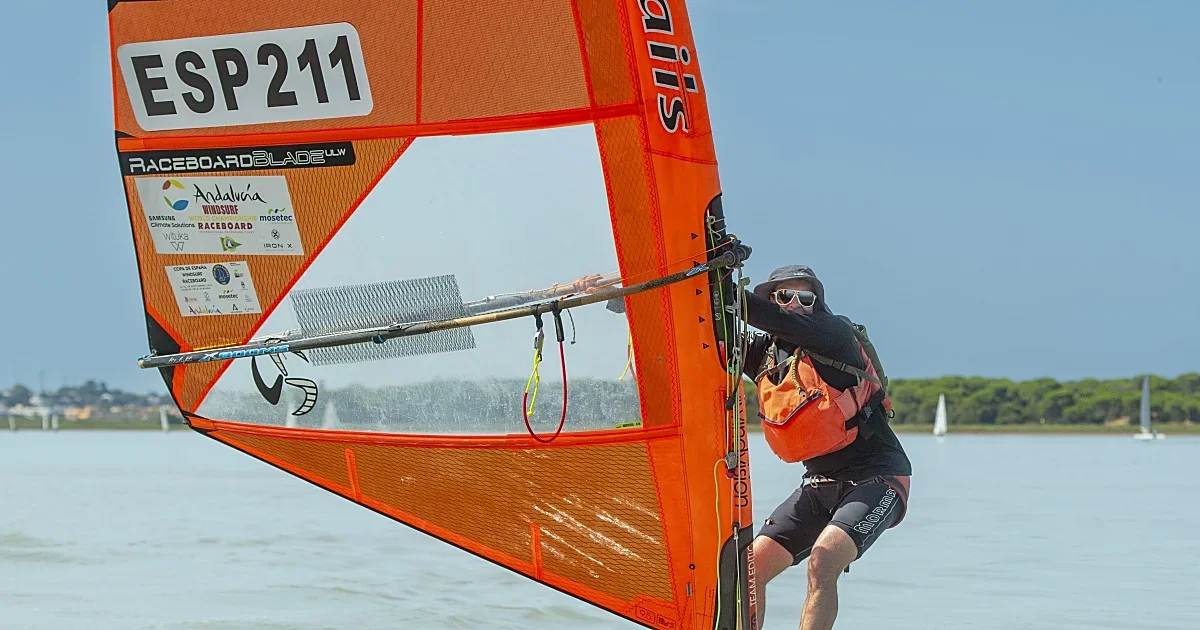 Nicolás Auriol brilla en el 60º Ascenso internacional a vela del Guadalquivir