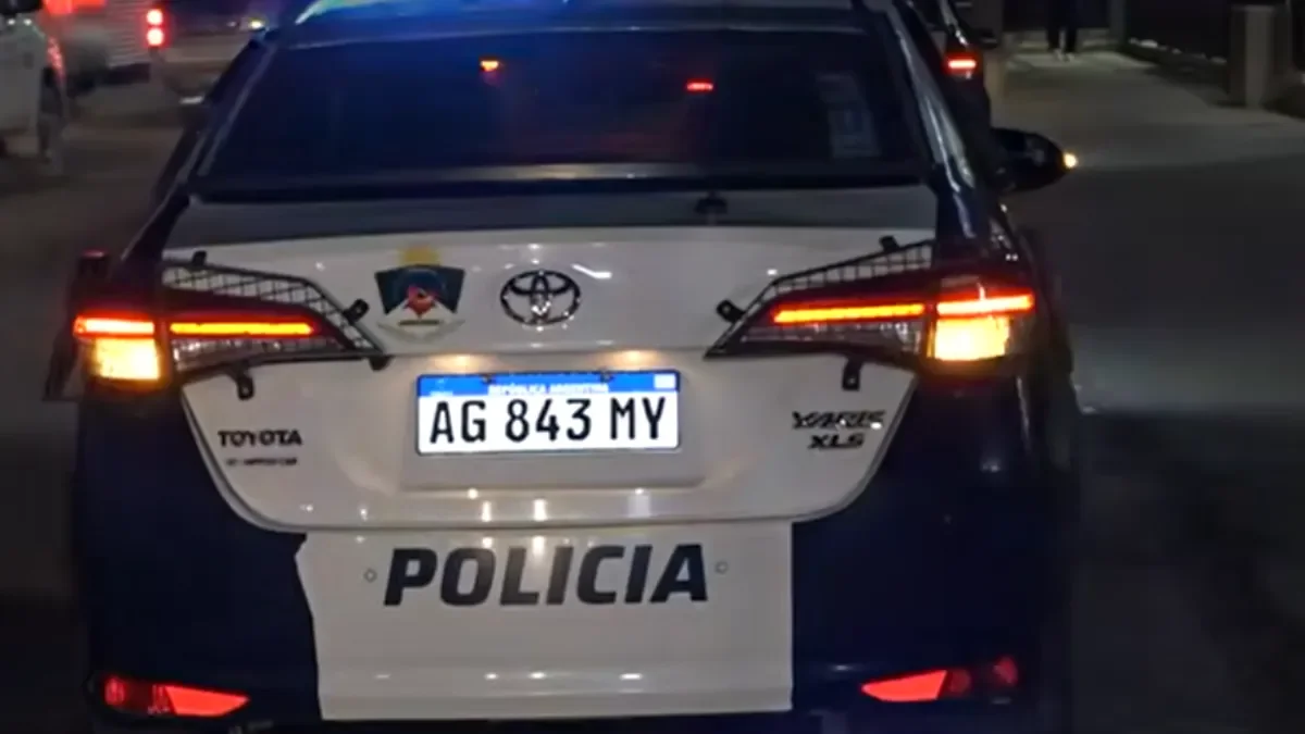 Pelea entre comensales en local de hamburguesas genera caos y ...