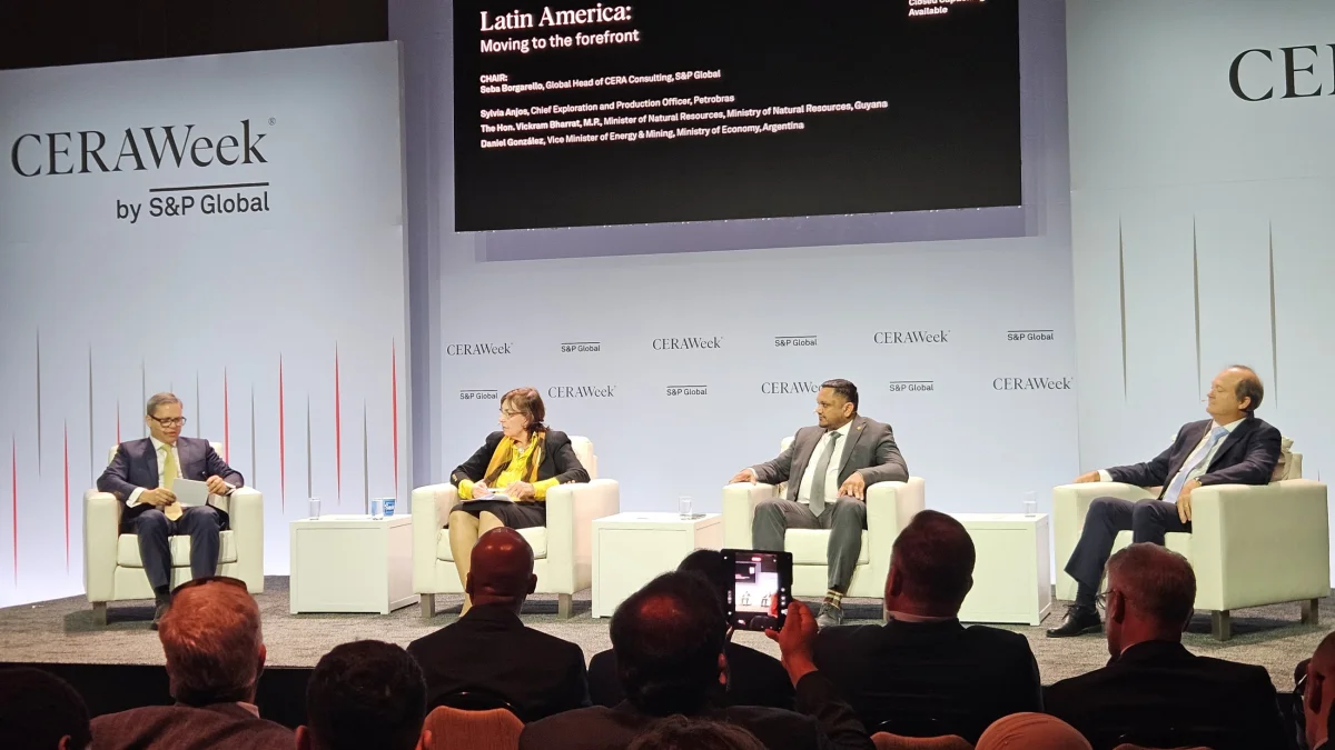 Petroleras estadounidenses evalúan invertir en Vaca Muerta y su potencial económico