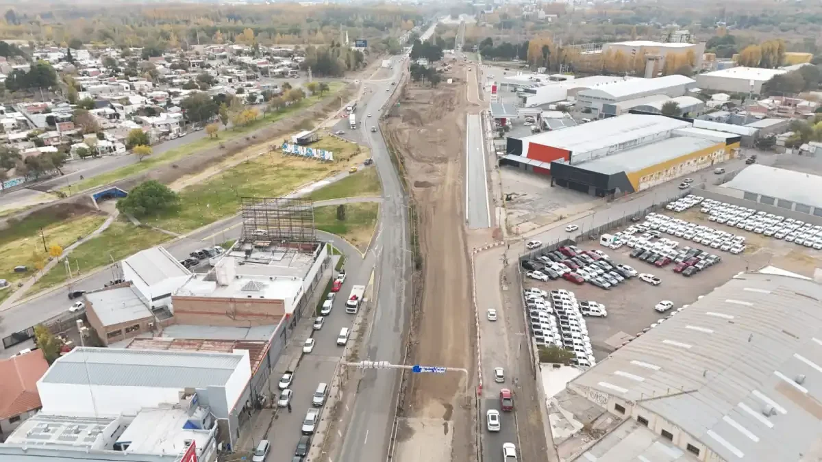 Progreso en las obras de la avenida Mosconi y el Acceso Norte en Neuquén