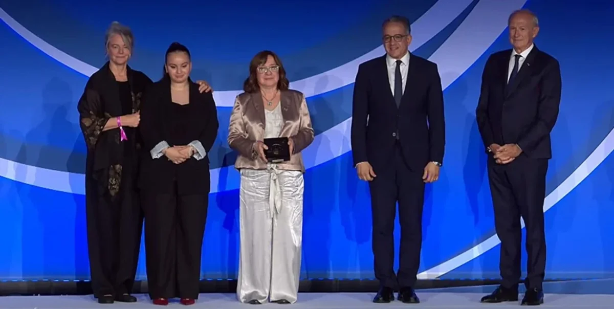 Raquel Chan, referente en ciencia, es reconocida con premio internacional en París