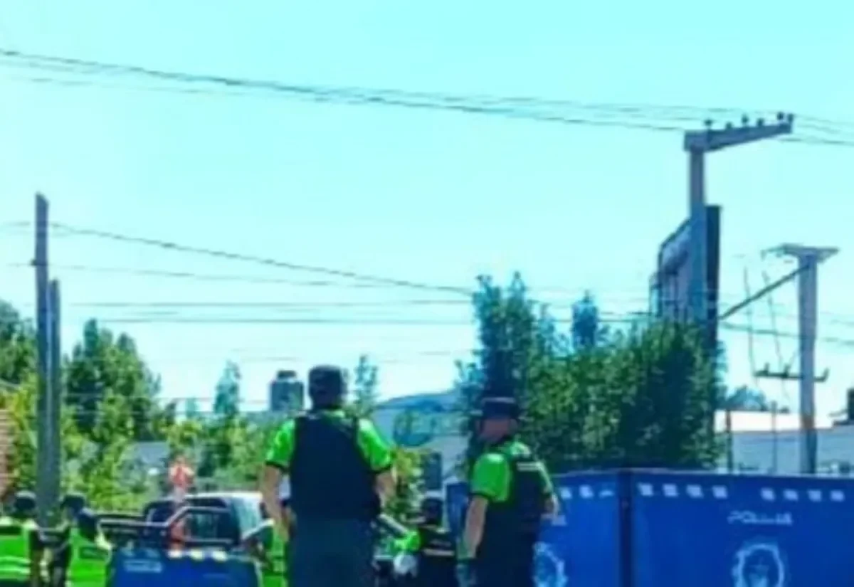 Tragedia en Avenida Mosconi: joven ciclista pierde la vida tras un choque