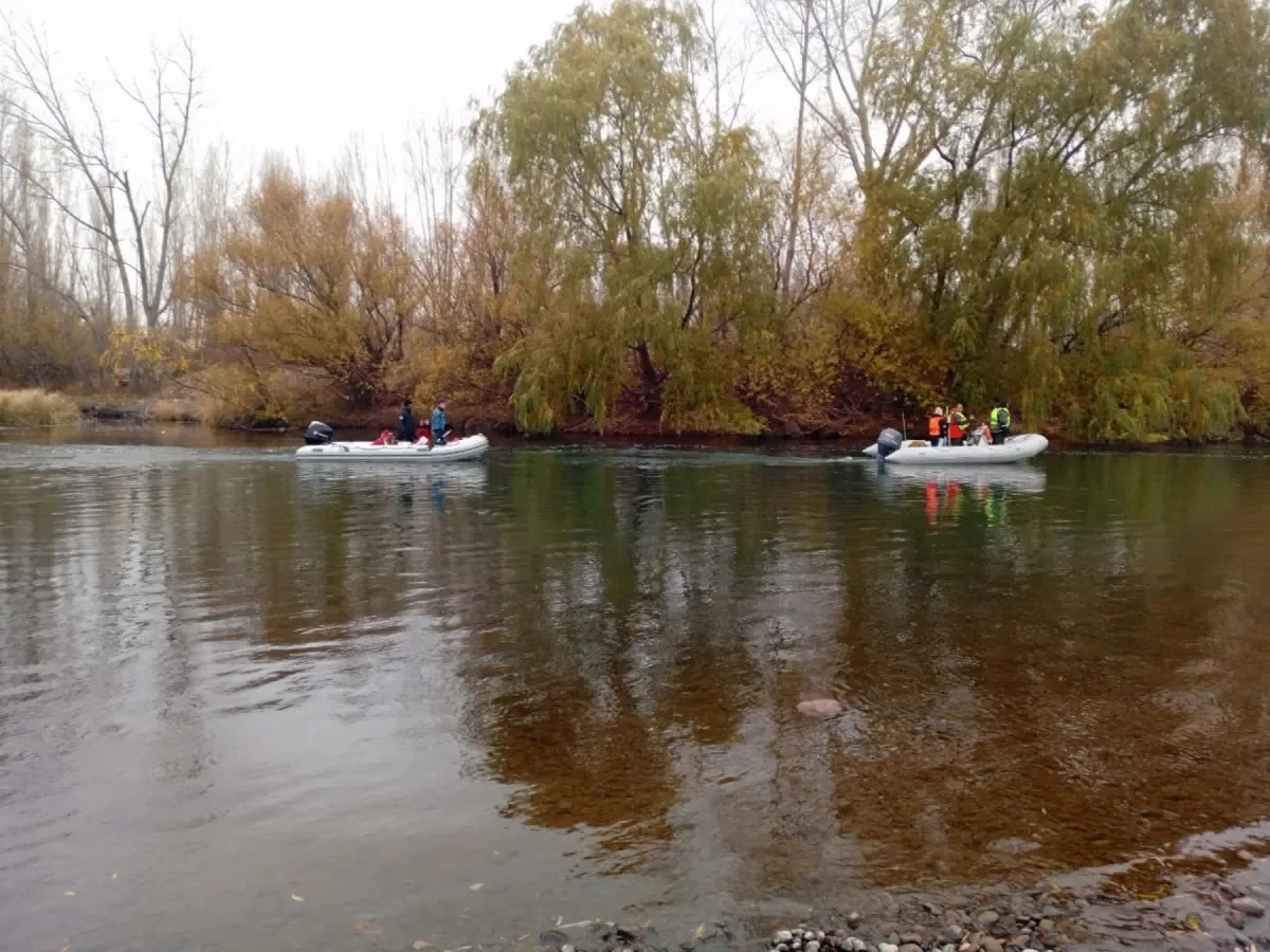 Tragedia en Neuquén: hombre se lanza al río tras un intento de robo