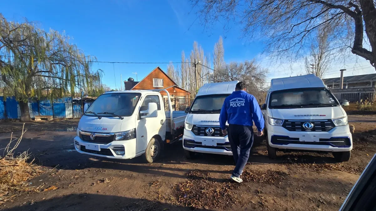 Tres camiones robados de concesionaria en Neuquén fueron hallados en Cipolletti
