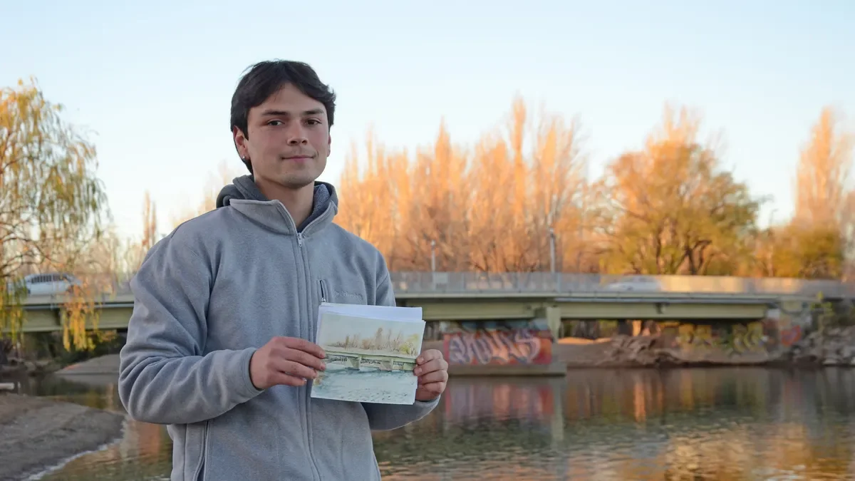 Un artista neuquino transforma el paisaje con su travesía en bicicleta