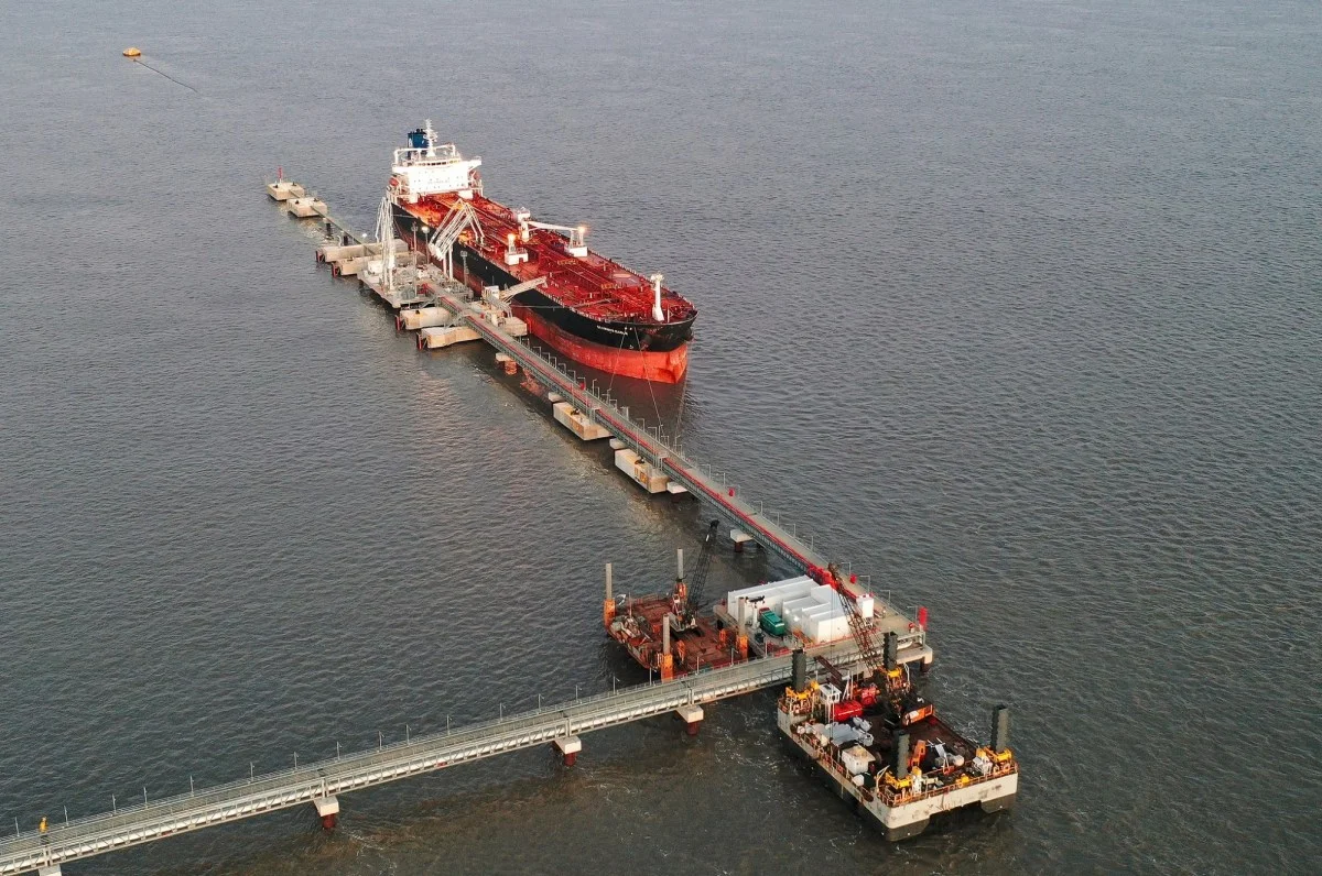 Vaca Muerta marca un hito con carga simultánea de petróleo hacia Estados Unidos