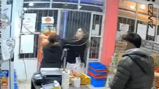 Violencia en un almacén de Neuquén: dos mujeres protagonizan un brutal enfrentamiento