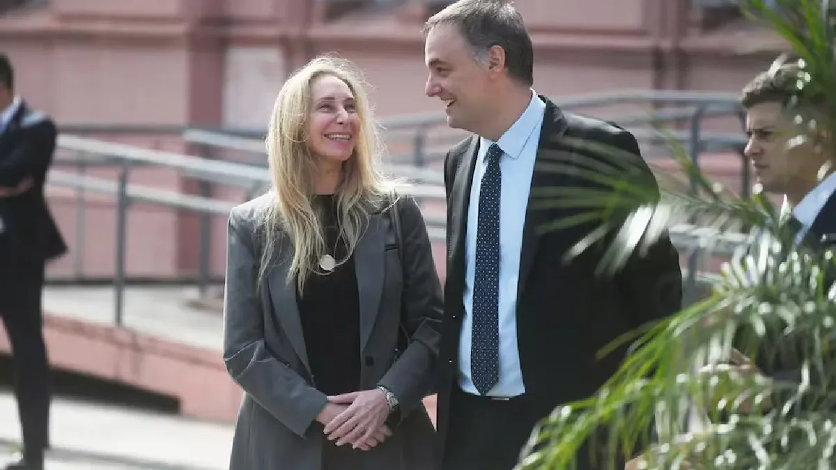 Visita inesperada de Manuel Adorni y Karina Milei a Vaca Muerta en Neuquén