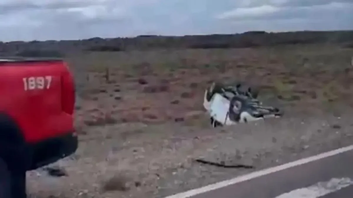 Vuelco en curva de Zapala deja a una mujer en estado grave en el hospital