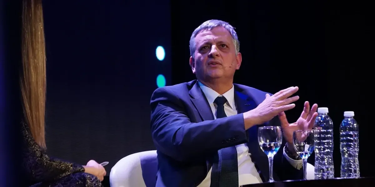 YPF acelera inversiones en Vaca Muerta mientras planea dividendos para 2028